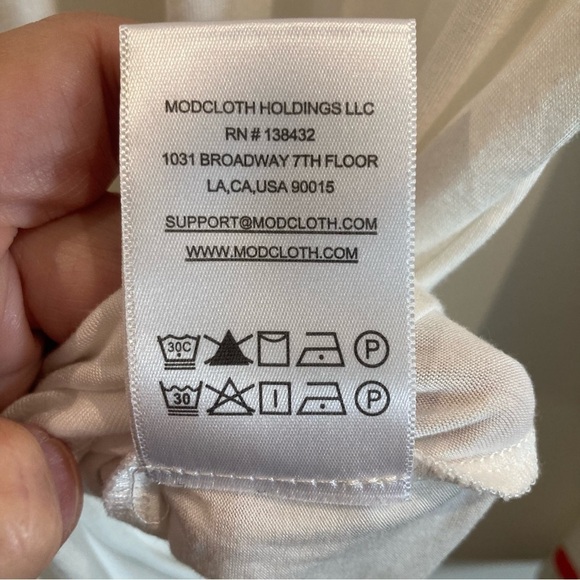 MODCLOTH Sz L Cherry Design Raglan Long Flare Sleeve Henley Style Buttoned Top - Picture 6 of 8